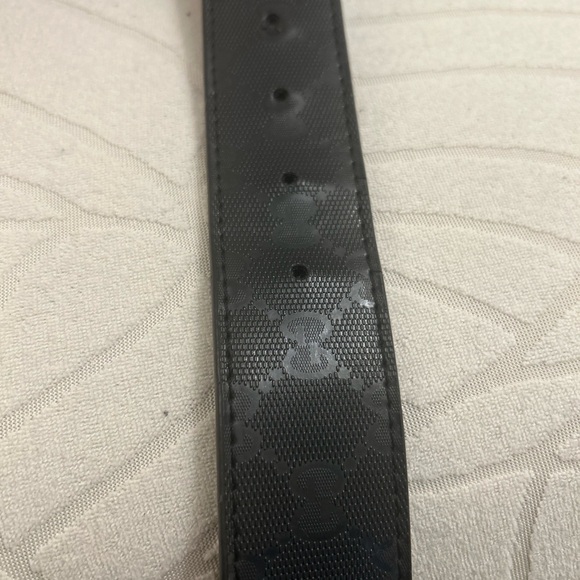 Gucci Men’s Shiny Imprime Monogram Interlocking Belt with Black GG Buckle - Picture 5 of 9